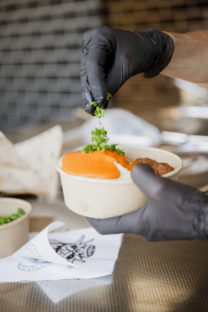 In beeld: kleurrijke gerechten, F&B in het zwart